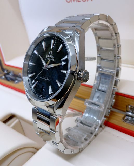 Omega Aqua Terra 150m Gents 220.10.41.21.01.001 Image 2